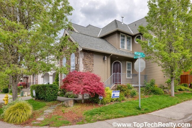Building Photo - Fantastic Designed 3 BD* 2.5 BA* Single Fa...