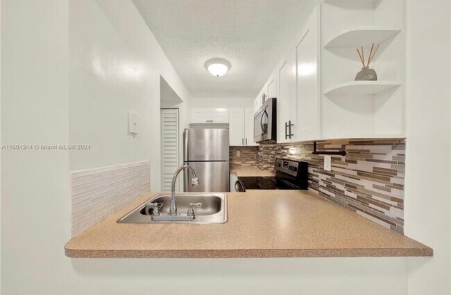 Foto del edificio - 8145 NW 7th St