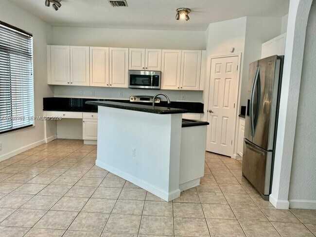 Foto del edificio - 5759 NW 113th Ct