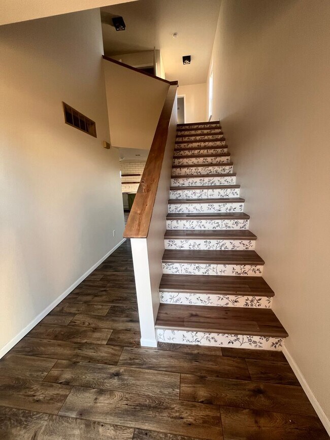 Foto del edificio - 16785 Huntington Ln