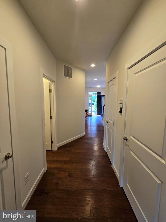Building Photo - 3123 Sundrops Ct