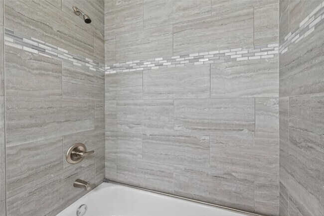 Foto del edificio - 6351 Briar Rose Dr