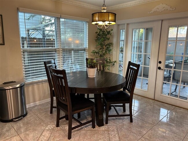 Building Photo - 3031 Pine Forest Dr