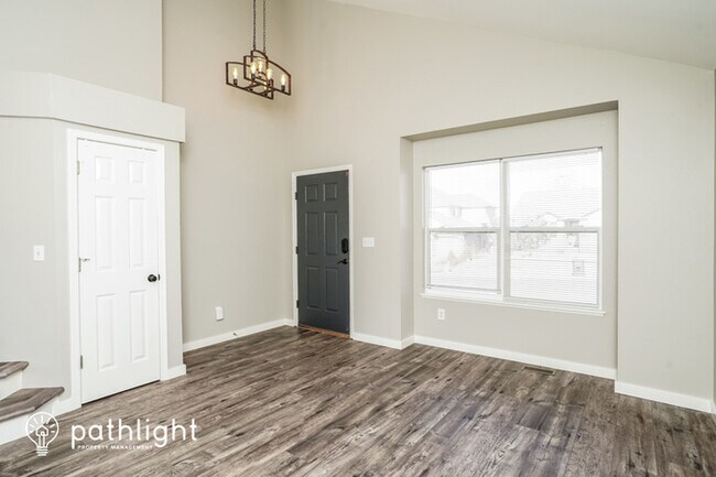 Building Photo - 4315 Golf Club Drive
