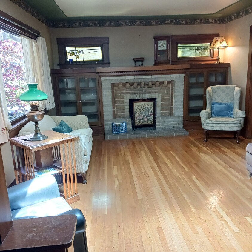 Livingroom - 5591 Lawton Ave