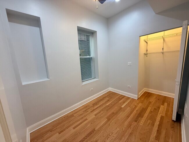 Building Photo - 1334 N Ridgeway Ave