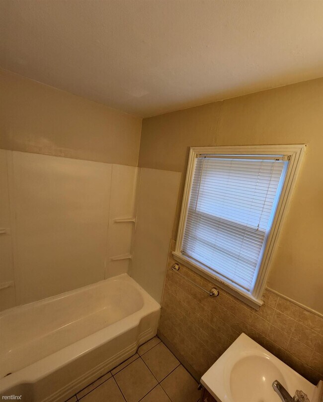 Foto del edificio - 2 br, 1 bath House - 1217 East Boston Street