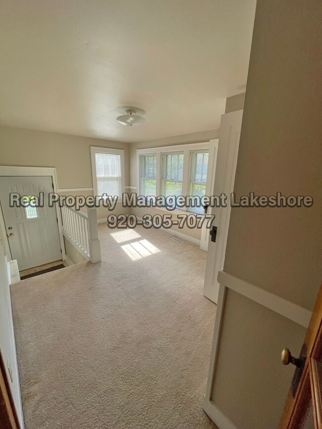 Building Photo - Large 3 Bedroom Home on 2 acres