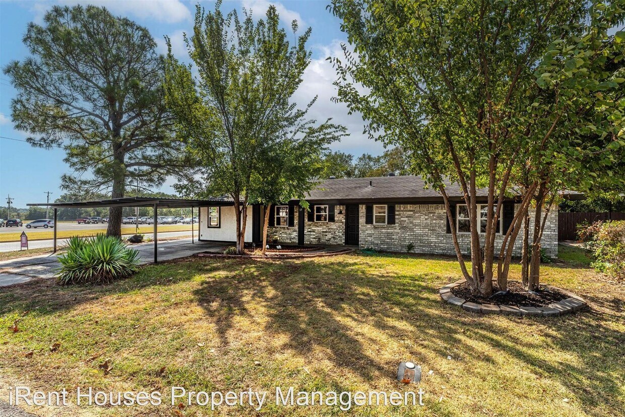 17 Wisteria St, Lone Grove, OK 73443 House Rental in Lone Grove, OK