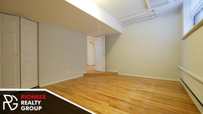 Foto del edificio - 654 W Cornelia Ave