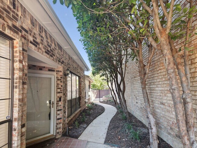 Foto del edificio - Spacious 2 Bedroom, 2 Bathroom Home in Eag...