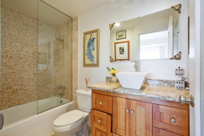 Master Bath - 10501 Wilshire Blvd