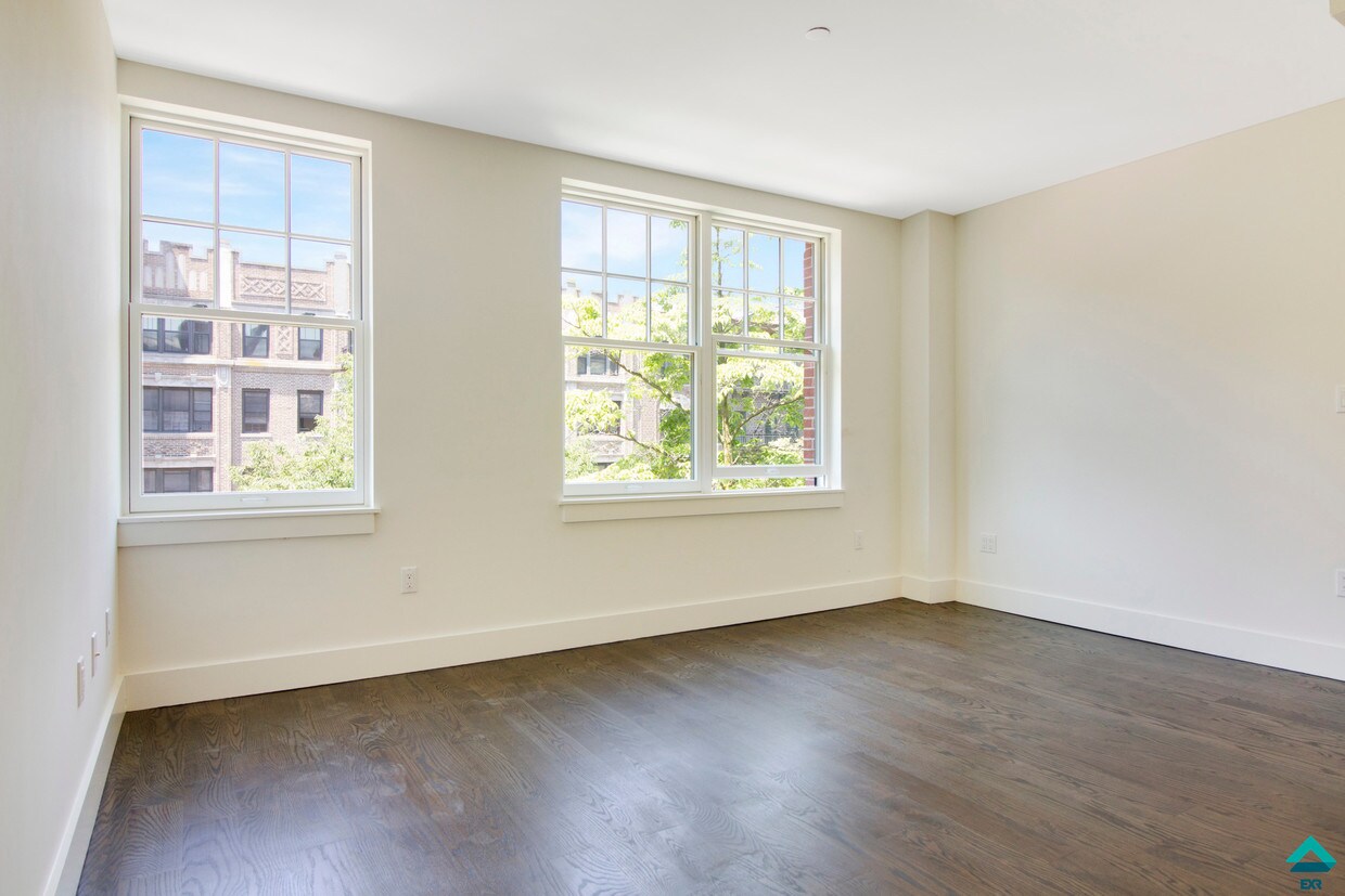 Primary Photo - 238 Hall St