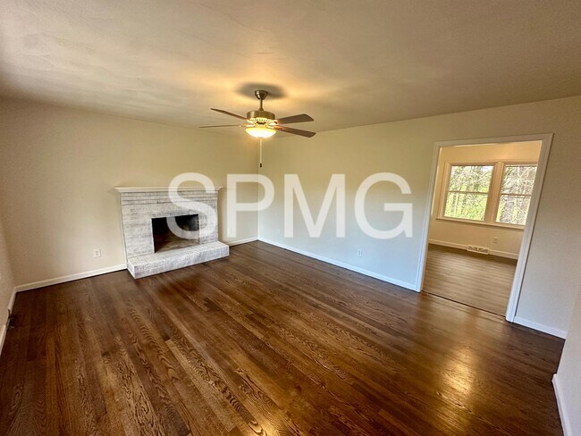Foto del edificio - 612 Landfair Dr