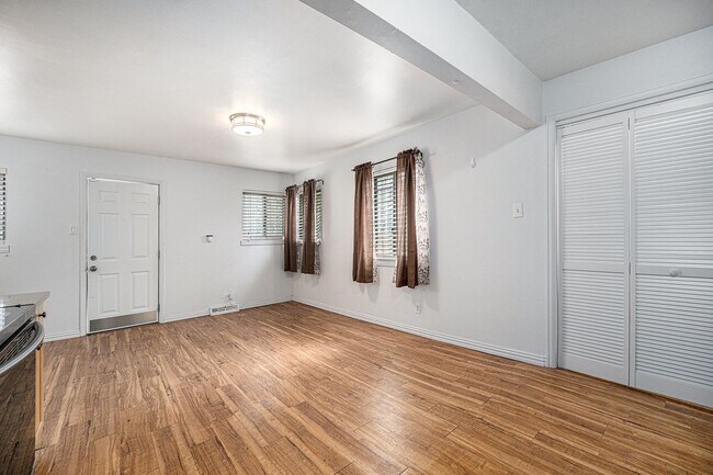 Foto del edificio - Updated 3-Bedroom Home Near Sloan’s Lake
