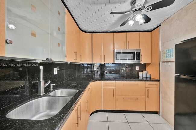 Foto del edificio - 6039 Collins Ave