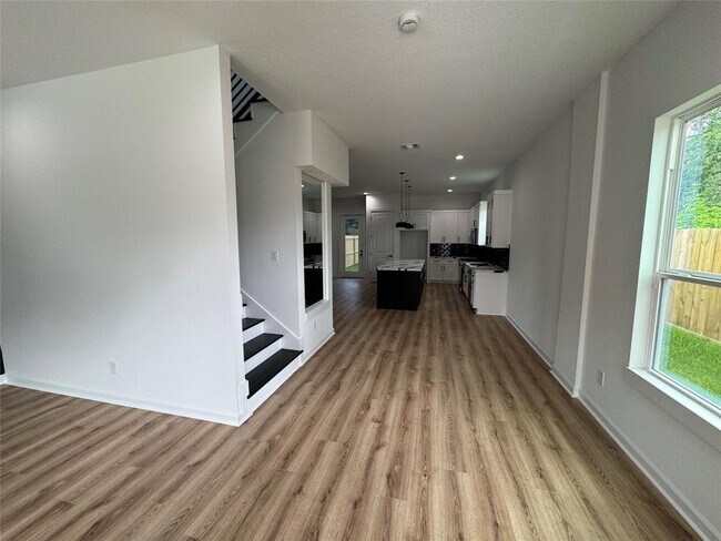 Foto del edificio - 5228 Dewberry St