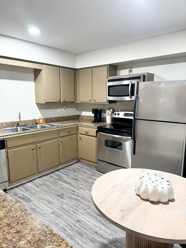 Photo - 206 Park Lane Townhome