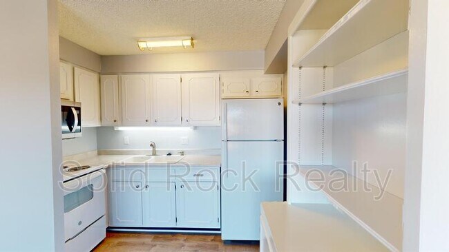 Foto del edificio - 411 Lakewood Cir