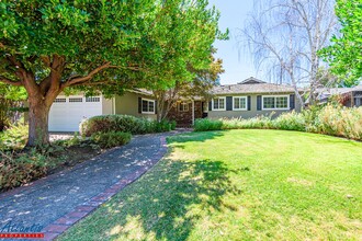 Building Photo - 1446 Patio Dr