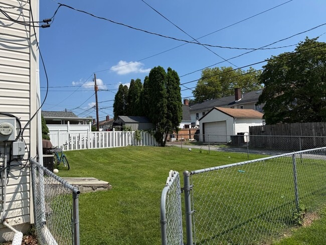 Building Photo - 802-804 Hawthorne Road