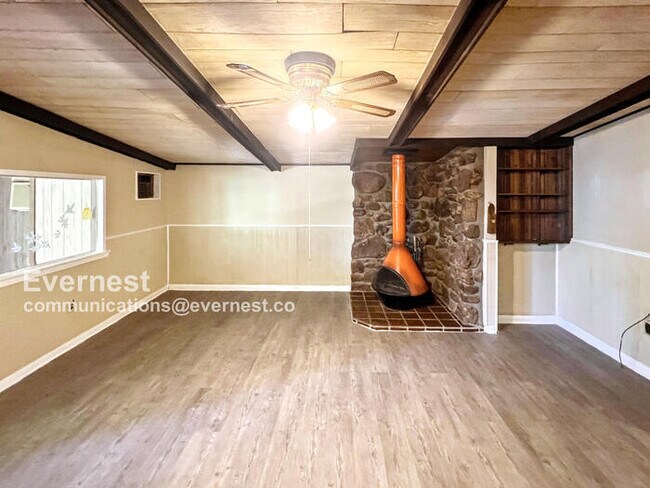 Foto del edificio - 401 Oak Ln