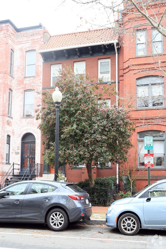 Building Photo - 1318 Q St NW