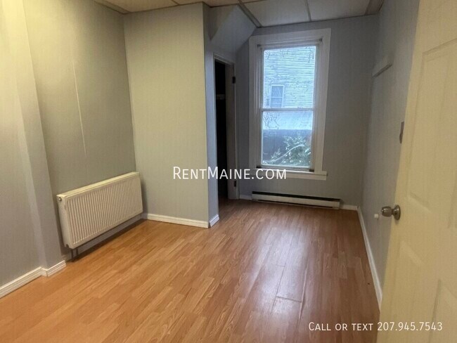 Foto del edificio - 439 Fourth St. Apt.-3