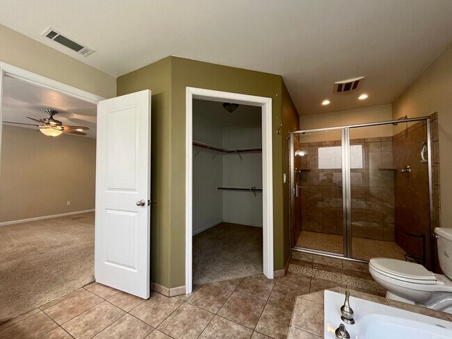 Building Photo - Charming 3 bed 2 bath home with oversized 2 car garage in Humboldt Hill