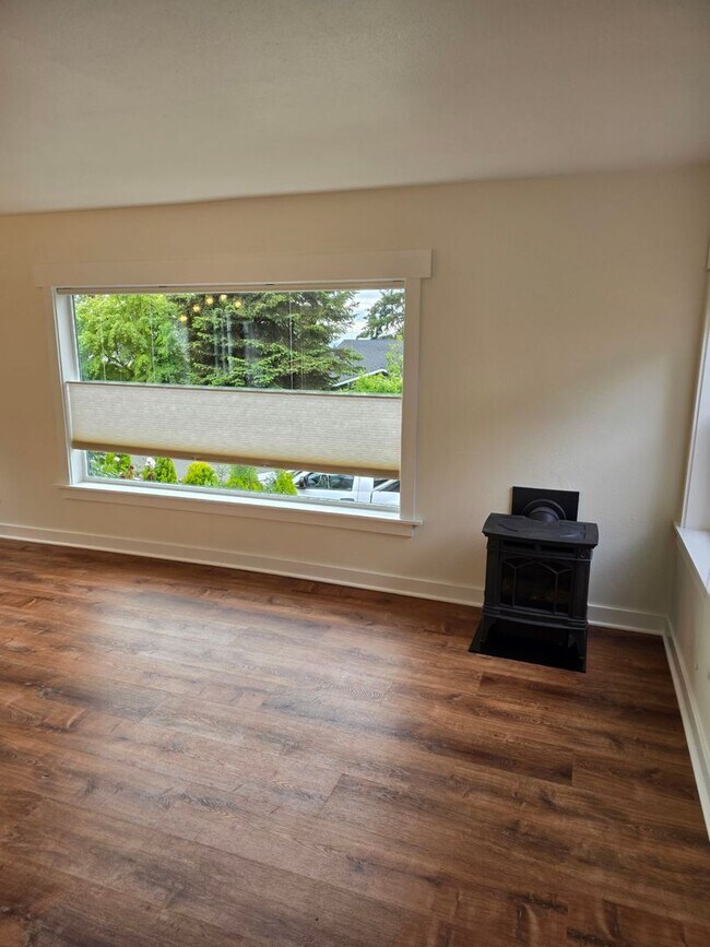 Building Photo - West Seattle cottage Available NOW!  1 bed...
