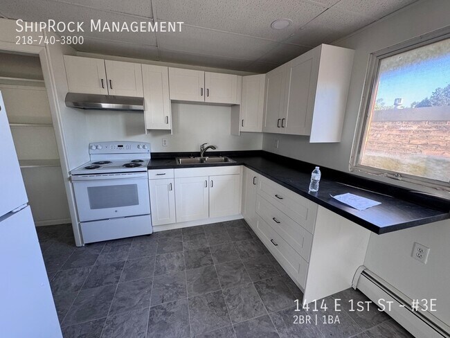 Foto del edificio - 1414 E 1st St