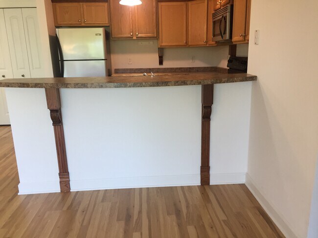 Building Photo - 2776 Hidden Dr