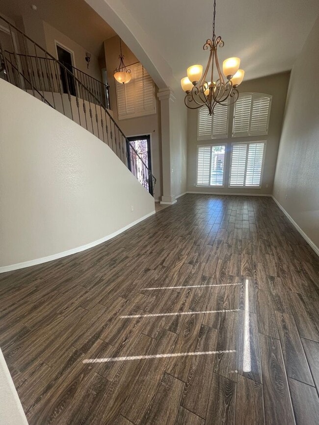 Foto del edificio - Lovely Spacious 4 Bedroom Home w/office space in Rinconada Area