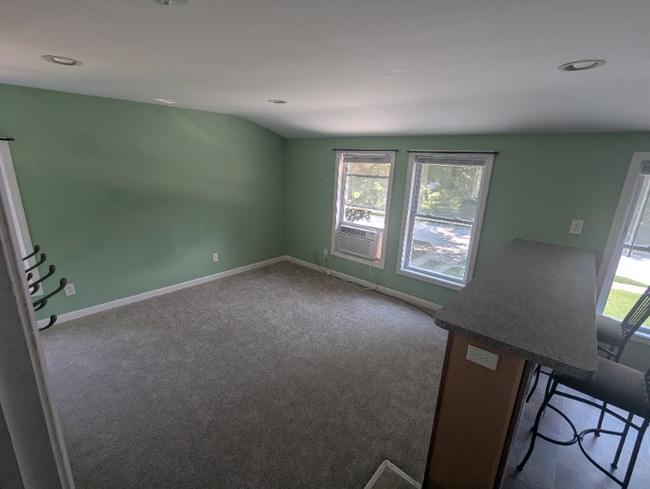 Building Photo - 525 Parkdale Ave