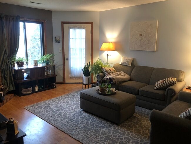 Living room with door to private deck - 2050 Holiday Rd