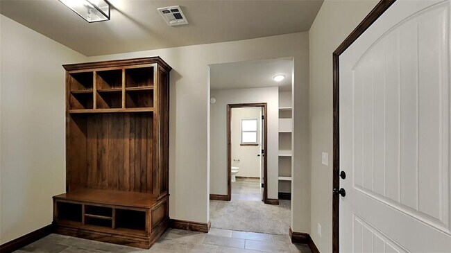 Foto del edificio - 7055 Richardson Ct