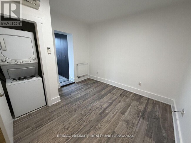 Photo du bâtiment - 432 St Clarens Ave
