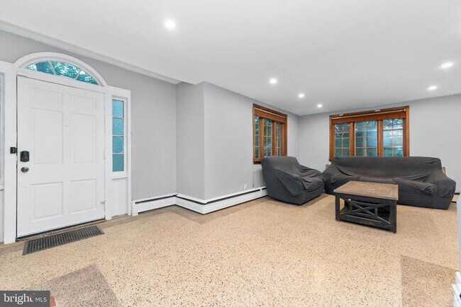 Foto del edificio - 704 Evergreen St