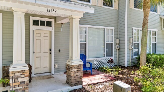 Building Photo - Charming Townhome in Serene Country Chase ...