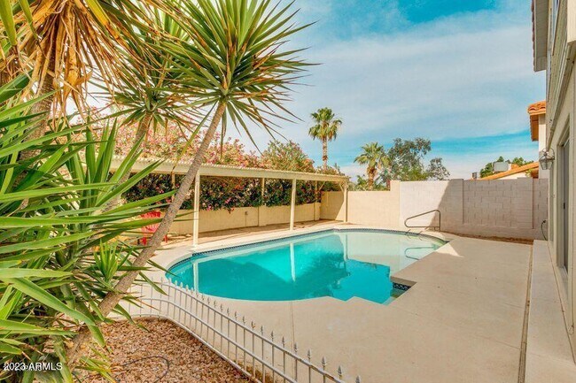 Building Photo - 1644 E Villa Maria Dr