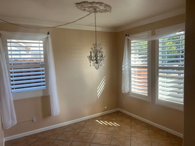 Building Photo - Beautiful 3 Bedroom 2 Bath Home Available ...