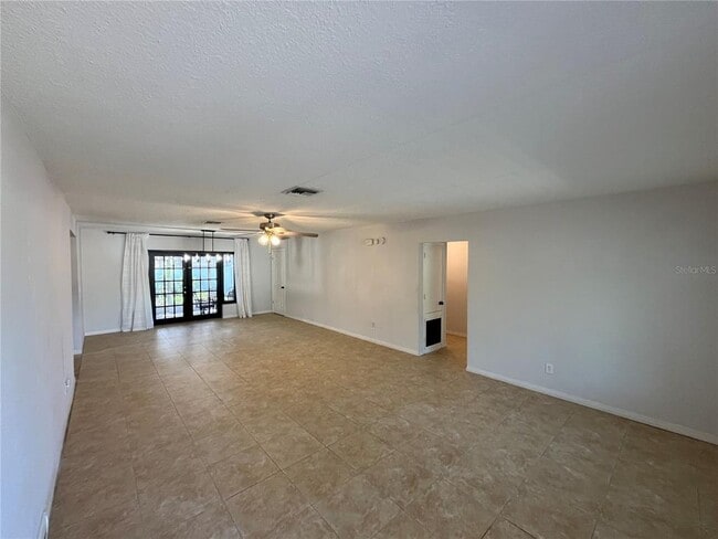 Building Photo - 422 Crosswinds Dr