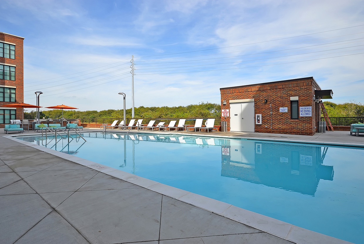 930 NoMo Pool - 930 NoMo