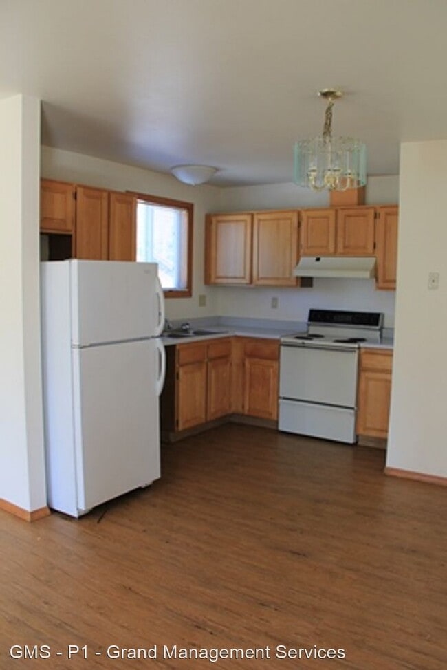 Building Photo - 2 br, 1 bath Apartment - Sea Mist Apartmen...