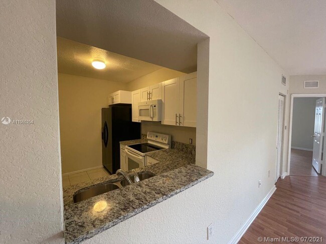 Foto del edificio - 1133 Golden Lakes Blvd
