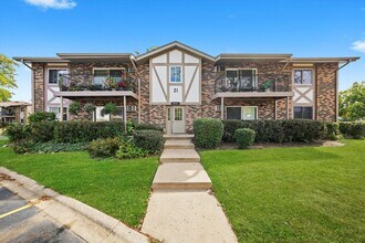 Building Photo - 9S125 Lake Dr