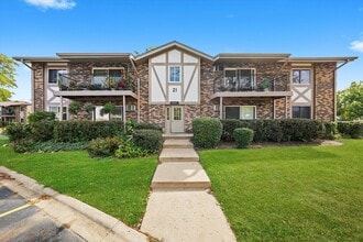 Building Photo - 9S125 Lake Dr