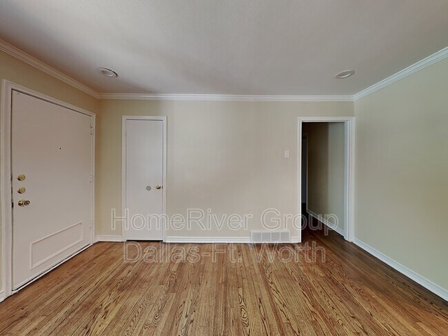 Foto del edificio - 8546 Stillwater Dr