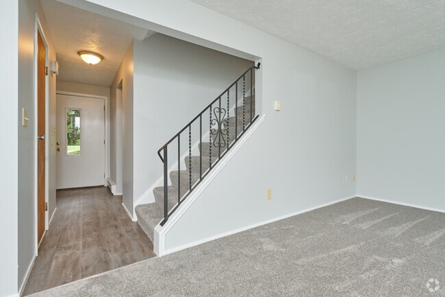 2 habitaciones, 1,5 baños - 1.330 pies cuadrados Sala de estar. - Hilltop View Apartments & Townhomes