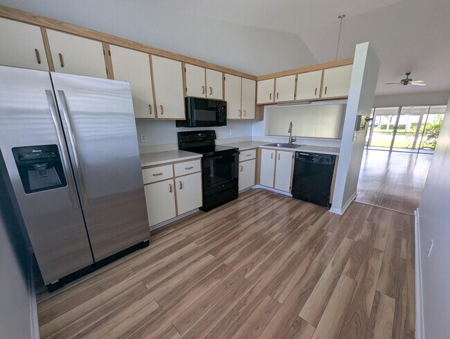 Building Photo - 104 Moccasin Trail S